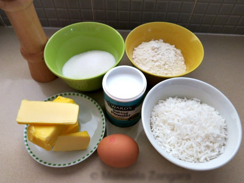 Chế biến bánh quy dừa đơn giản